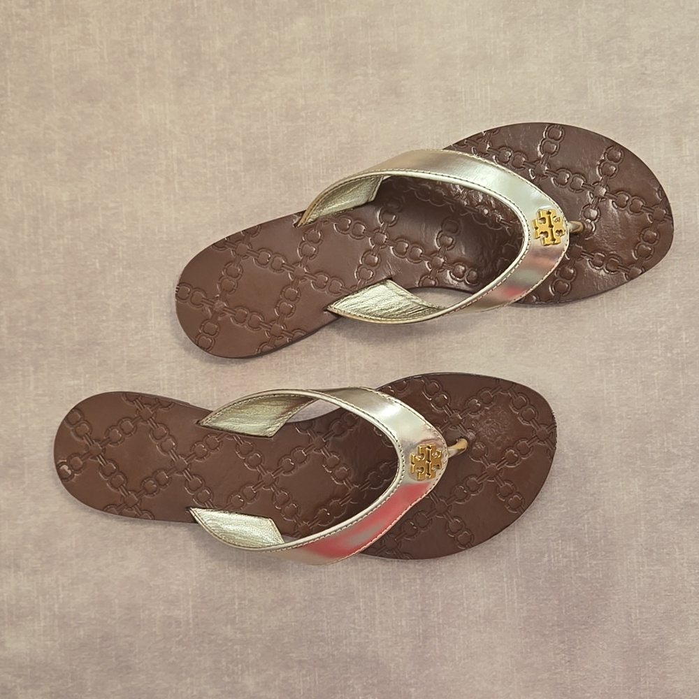 Tory Burch Monroe Thong Mirror Metallic Spark Gold Sandals, Size 5 - Picture 2 of 9